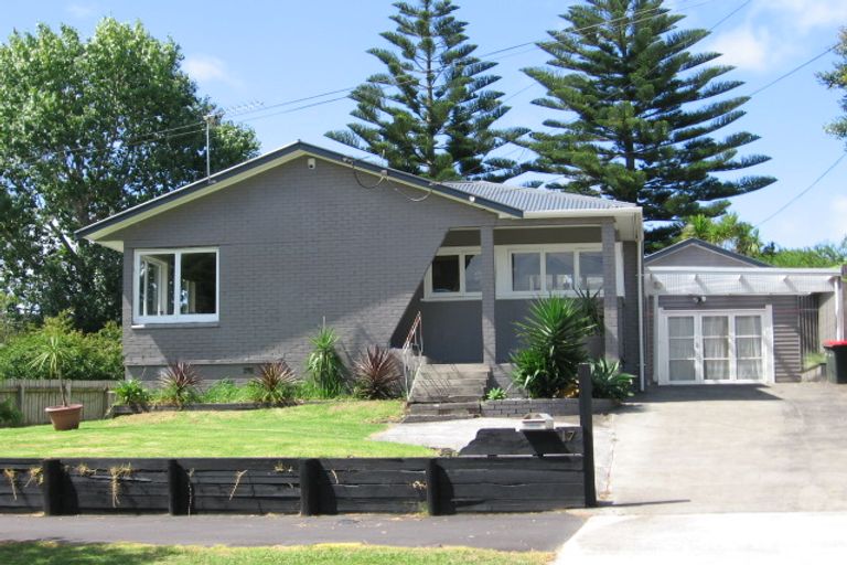 Property details for 17 Batkin Road, New Windsor, Auckland, 0600
