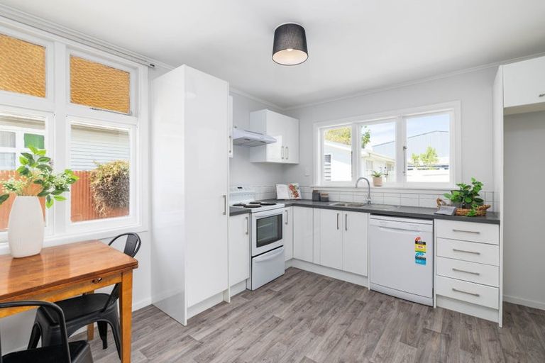 Photo of property in 52 Laurence Street, Waltham, Christchurch, 8011