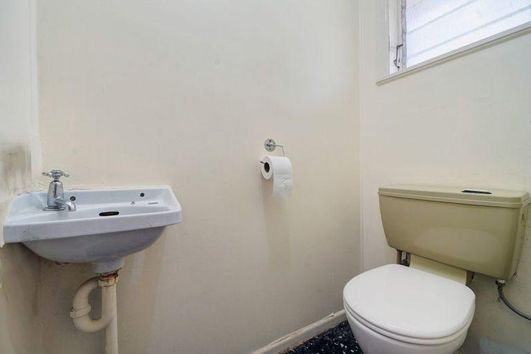 Photo of property in 18 Millbrook Road, Henderson, Auckland, 0612