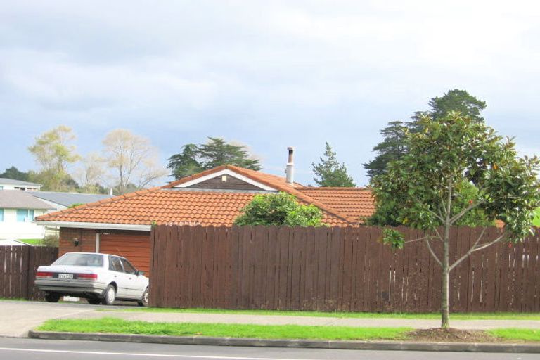 Photo of property in 155 Botany Road, Botany Downs, Auckland, 2010