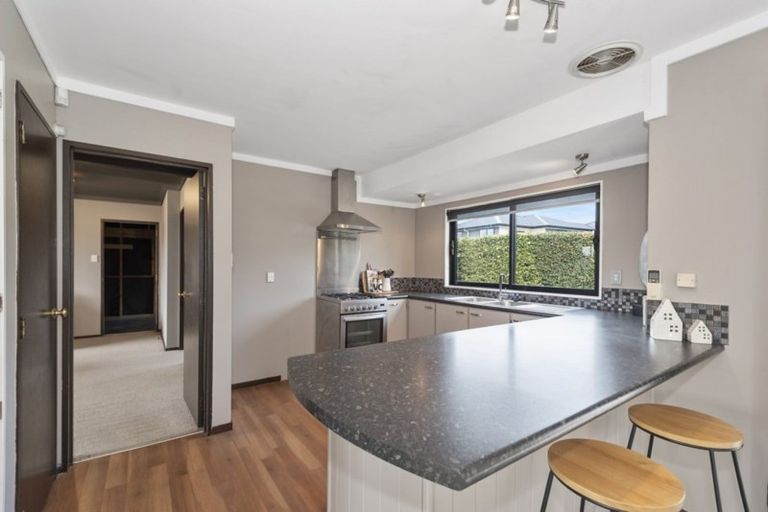 Photo of property in 6 Houhere Place, Pukete, Hamilton, 3200