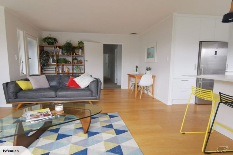 Photo of property in 25b Lidcombe Place, Avondale, Auckland, 1026