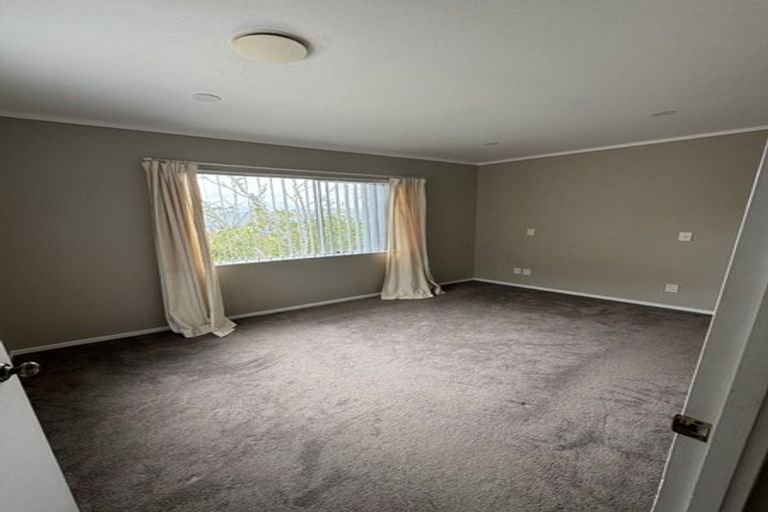 Photo of property in 16 Taupo Street, Green Bay, Auckland, 0604