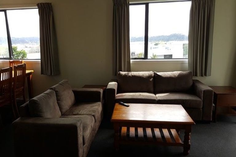 Photo of property in 8b Schnapper Rock Road, Schnapper Rock, Auckland, 0632
