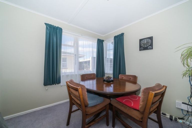 Photo of property in 14 Ellesmere Crescent, Highbury, Palmerston North, 4412