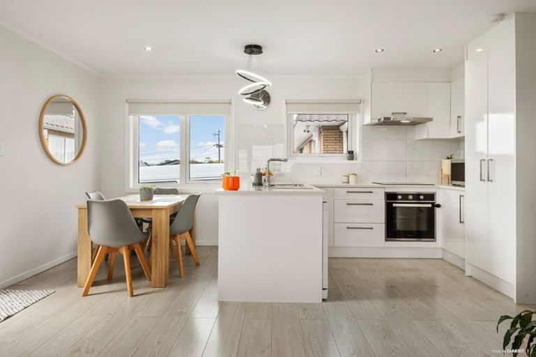 Photo of property in 4/94 Lynwood Road, New Lynn, Auckland, 0600