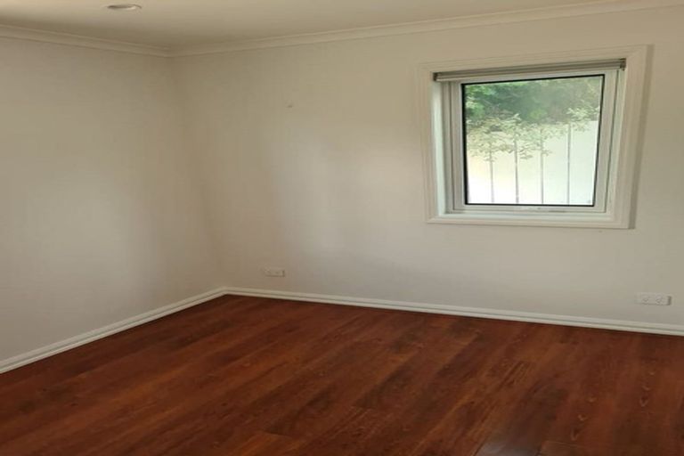 Photo of property in 36 Trias Road, Totara Vale, Auckland, 0629