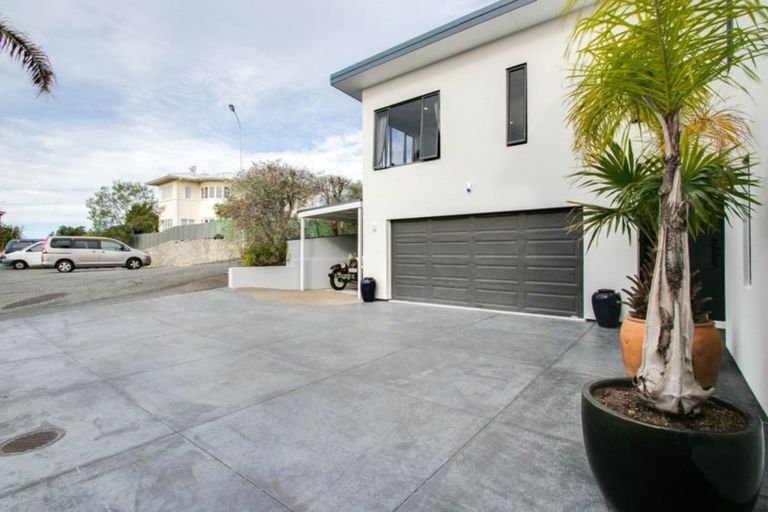 Photo of property in 28 Parade Street, Hospital Hill, Napier, 4110