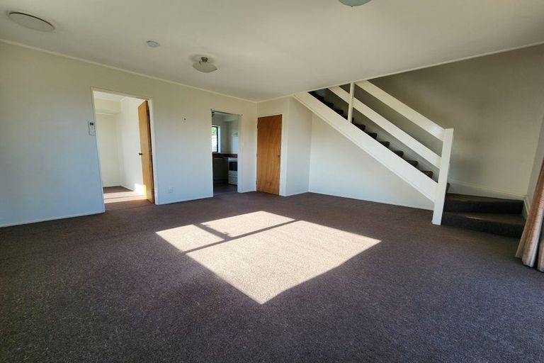 Photo of property in 3b Stroud Way, Newlands, Wellington, 6037
