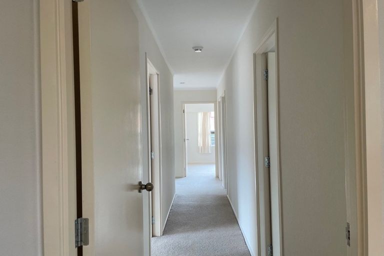 Photo of property in 72 Gossamer Drive, Pakuranga Heights, Auckland, 2010