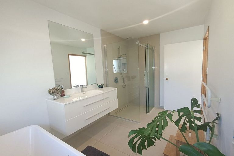 Photo of property in 16a Russell Drive, Oakura, 4314