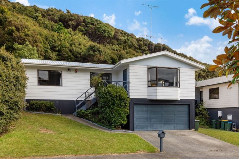Photo of property in 62 Albatross Close, Whitby, Porirua, 5024