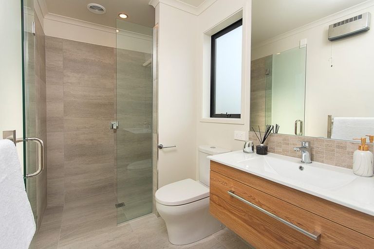 Photo of property in 2 Glennron Lane, Waiuku, 2123