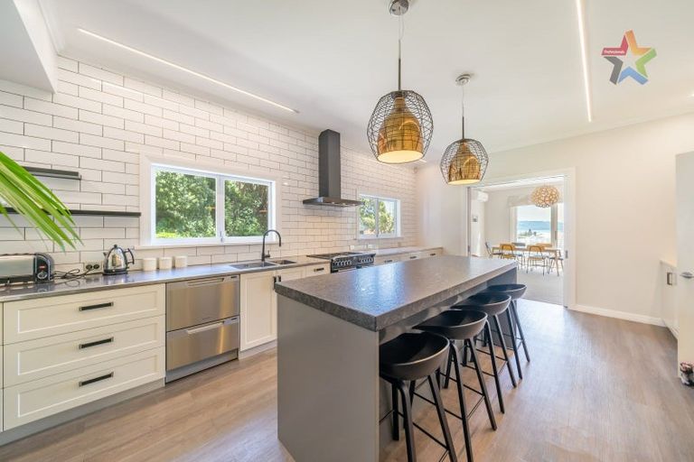 Photo of property in 8g Tawa Street, Eastbourne, Lower Hutt, 5013