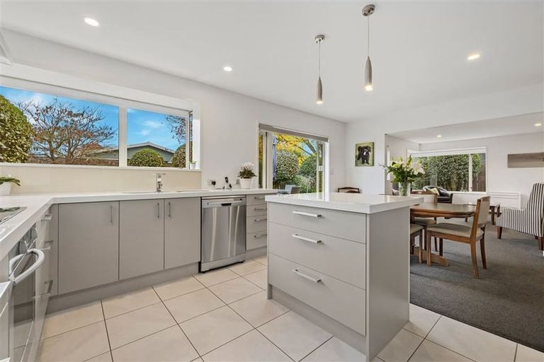 Photo of property in 440a Harewood Road, Harewood, Christchurch, 8051