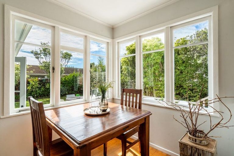 Photo of property in 42a Old Lake Road, Narrow Neck, Auckland, 0624