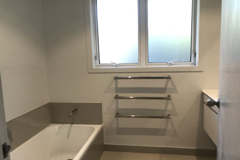 Photo of property in 27 Peter Terrace, Castor Bay, Auckland, 0620