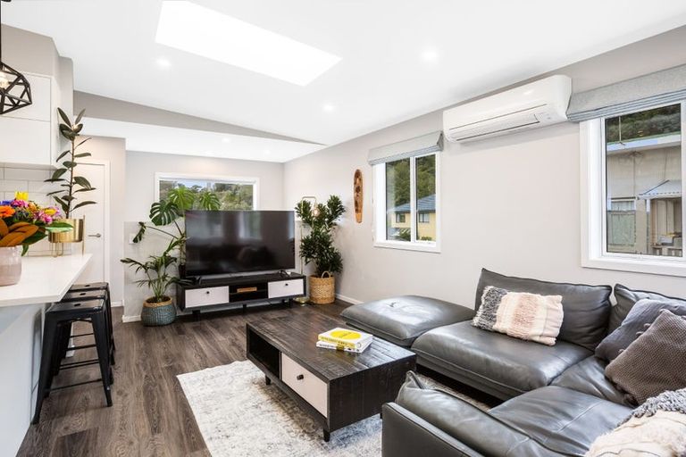 Photo of property in 1a Court Road, Tawa, Wellington, 5028