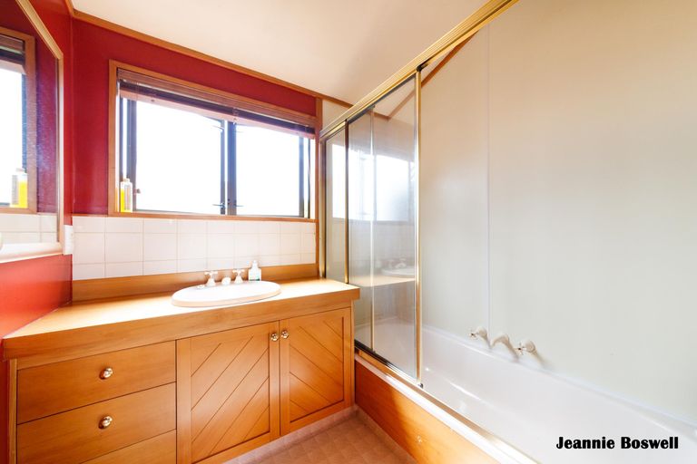 Photo of property in 8 Caccia Birch Lane, Hokowhitu, Palmerston North, 4410