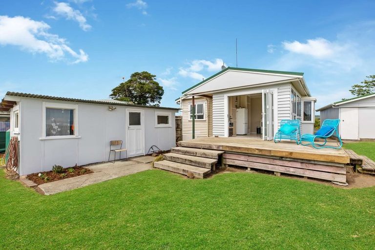 Photo of property in 170 Awhitu Road, Karioitahi, Waiuku, 2683