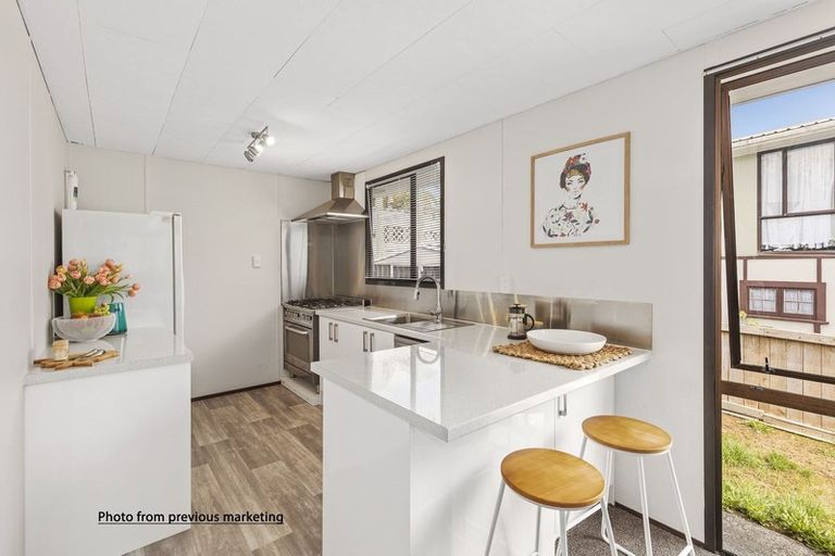 Photo of property in 2 Mcmanaway Grove, Stokes Valley, Lower Hutt, 5019