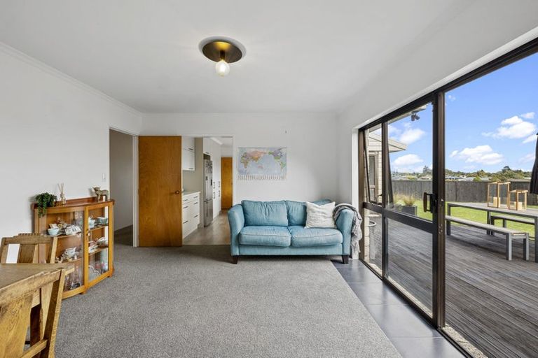 Photo of property in 13 Tamati Place, Merrilands, New Plymouth, 4312