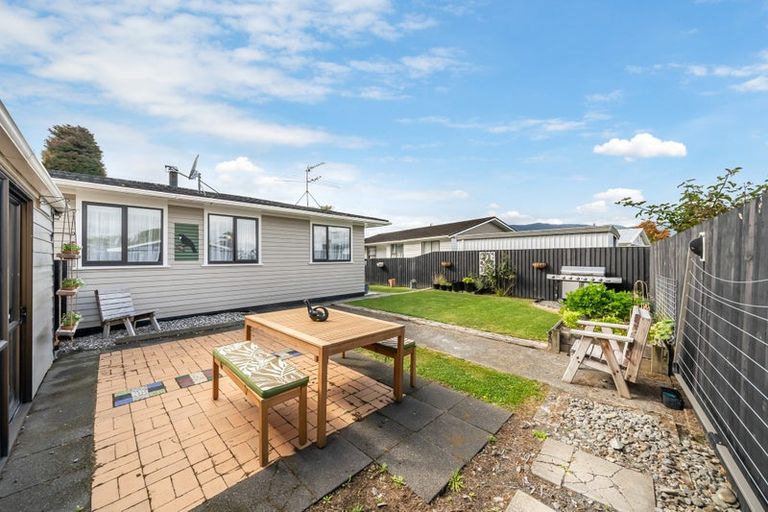 Photo of property in 6 Topeka Grove, Totara Park, Upper Hutt, 5018