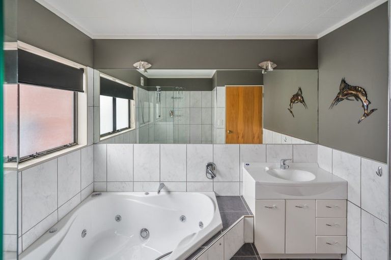 Photo of property in 22 Whiting Crescent, Greenmeadows, Napier, 4112