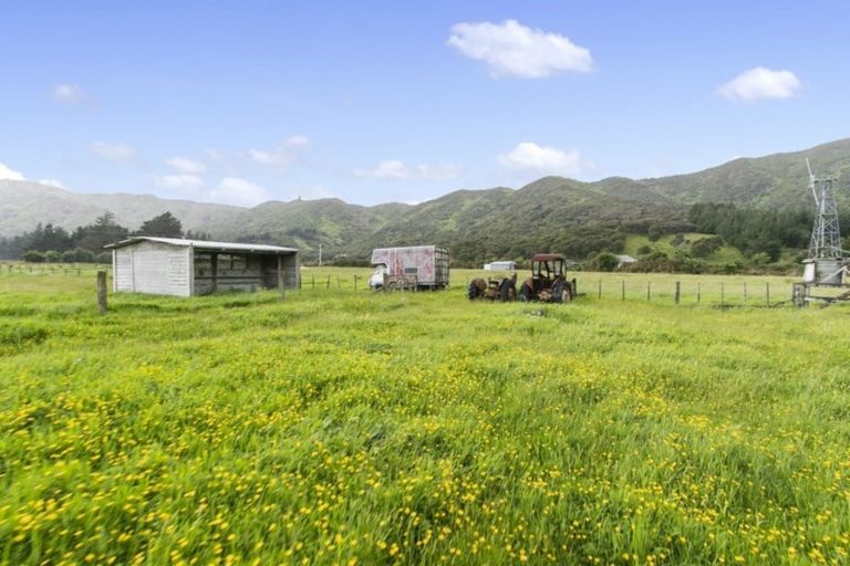 Photo of property in 104 Upper Fitzherbert Road, Wainuiomata, 5373
