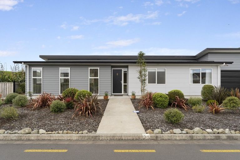 Photo of property in 3 Tapuhikura Street, Waikanae, 5036