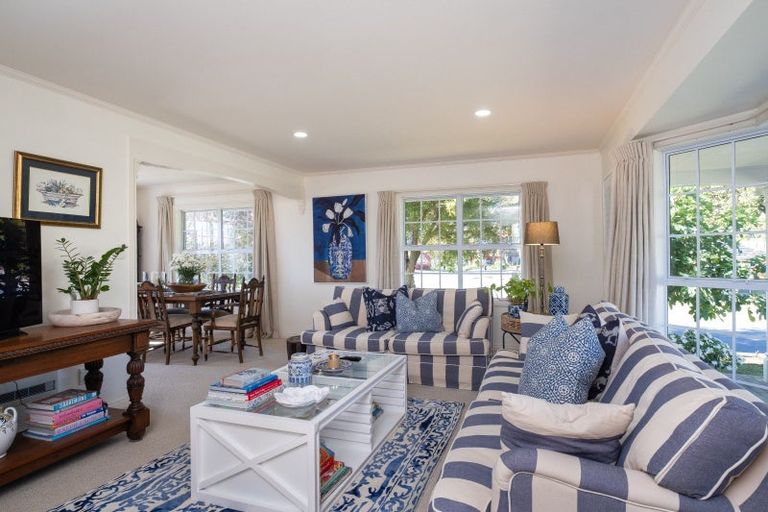 Photo of property in 2 Woodford Heights, Havelock North, 4130