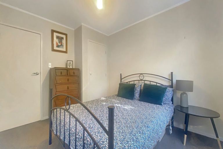 Photo of property in 2/24 Amberley Avenue, Te Atatu South, Auckland, 0610