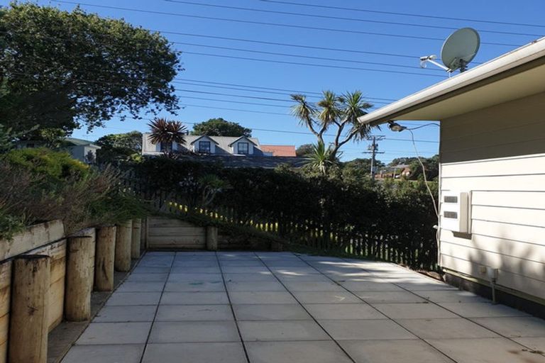 Photo of property in 17 Makiri Street, Helensville, 0800