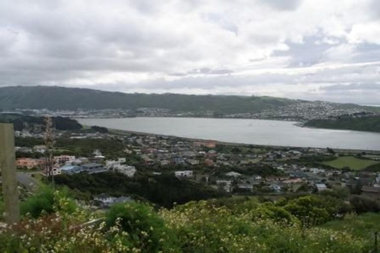 Photo of property in 17 Coventry Close, Ascot Park, Porirua, 5024