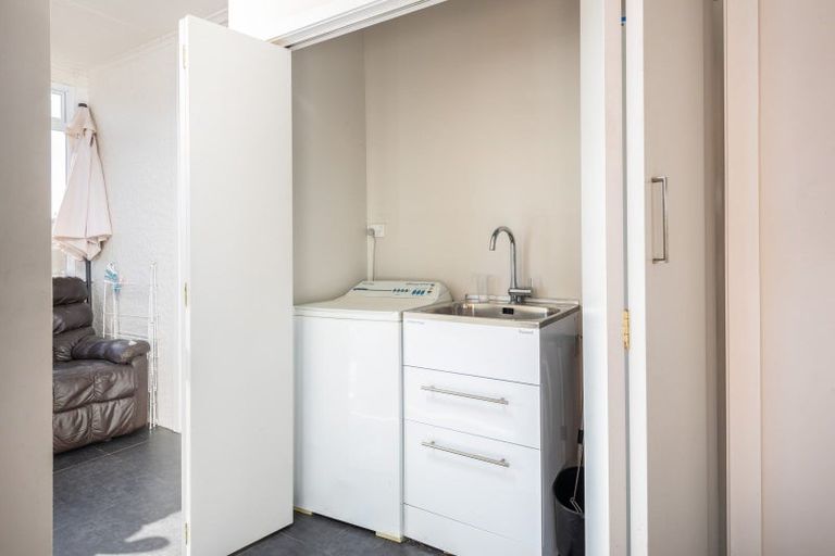 Photo of property in 26 Breakwater Road, Moturoa, New Plymouth, 4310