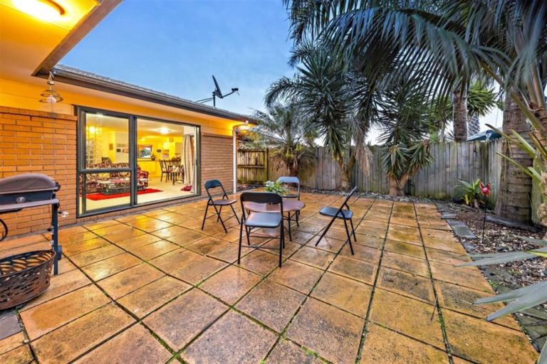 Photo of property in 1 Hawkley Close, Flat Bush, Auckland, 2019