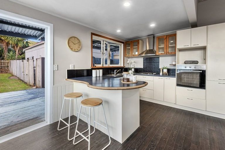 Photo of property in 22 Kamo Road, Regent, Whangarei, 0112