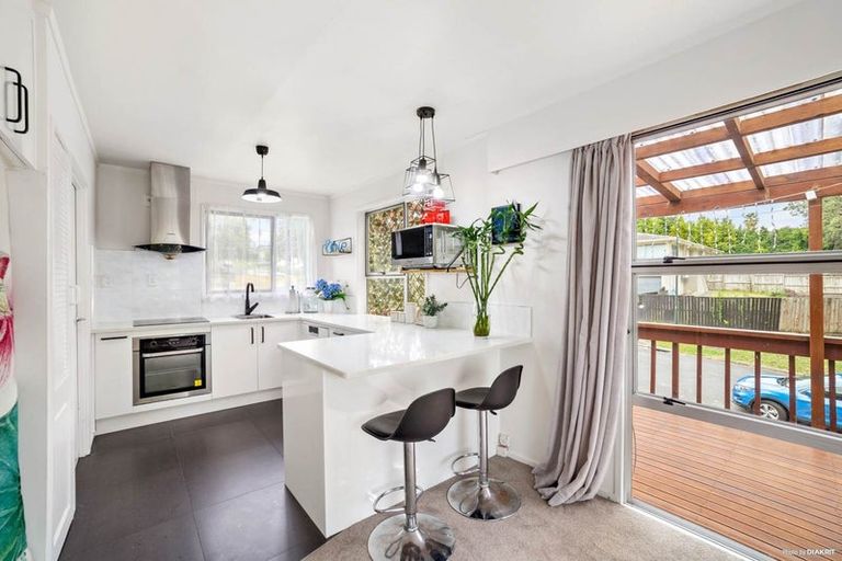 Photo of property in 1/19 Kathleen Street, Totara Vale, Auckland, 0627