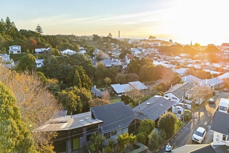 Photo of property in 12a Ridge Lane, New Plymouth, 4310