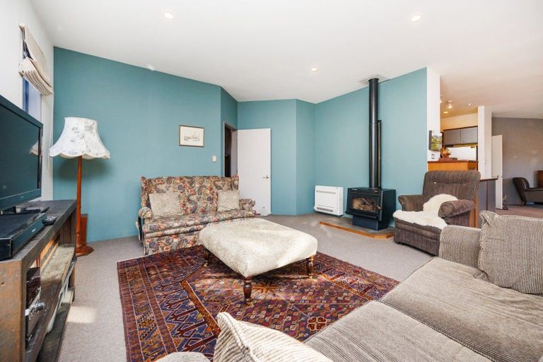 Photo of property in 45 Waicola Drive, Fitzherbert, Palmerston North, 4471