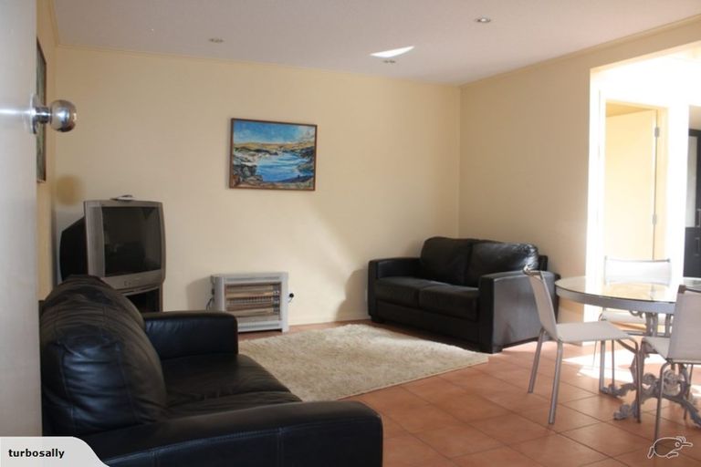 Photo of property in 16 Ruakiwi Road, Hamilton Lake, Hamilton, 3204