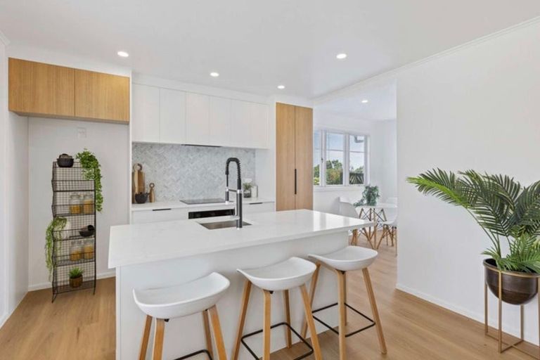 Photo of property in 32 Neil Avenue, Te Atatu Peninsula, Auckland, 0610