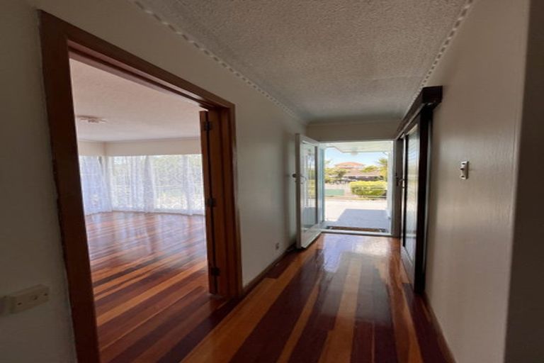 Photo of property in 90 Coronation Road, Mangere Bridge, Auckland, 2022