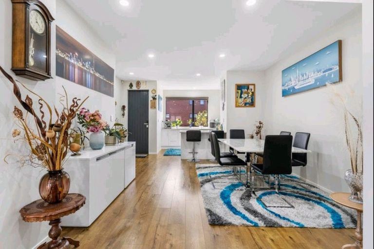 Photo of property in 2 Te Aparangi Road, Papakura, 2110