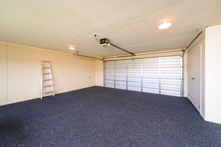 Photo of property in 1 Silkwood Place, Fitzherbert, Palmerston North, 4410