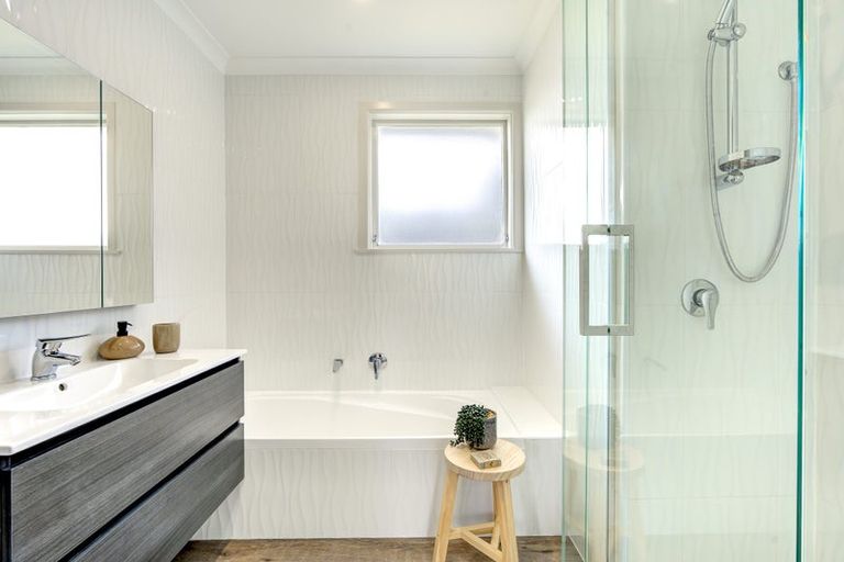 Photo of property in 24 Fairview Street, Fairview Downs, Hamilton, 3214