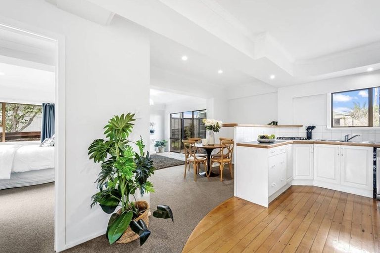 Photo of property in 1006 Whangaparaoa Road, Tindalls Beach, Whangaparaoa, 0930