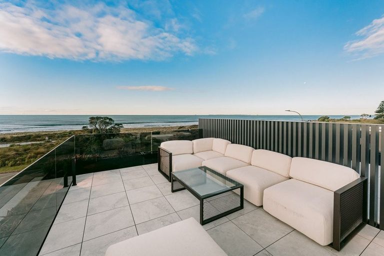 Photo of property in 124 Marine Parade, Mount Maunganui, 3116