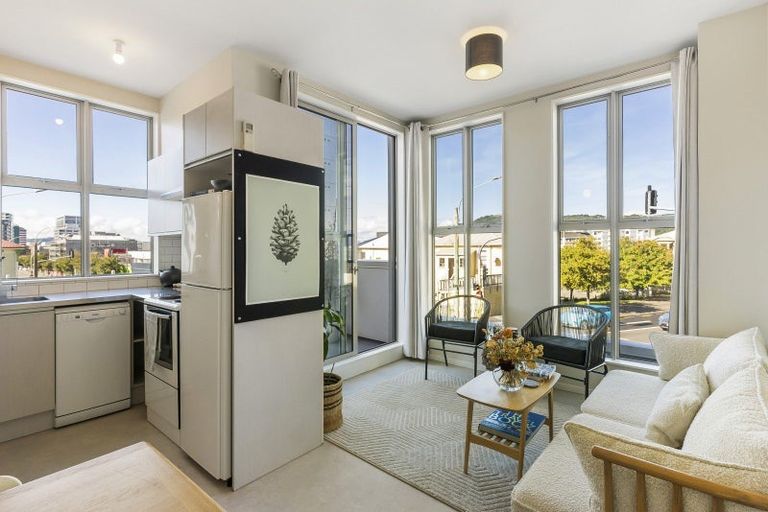 Photo of property in 31 Karo Drive, Te Aro, Wellington, 6011