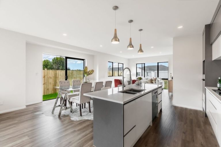 Photo of property in 11 Zadar Street, Kumeu, 0810